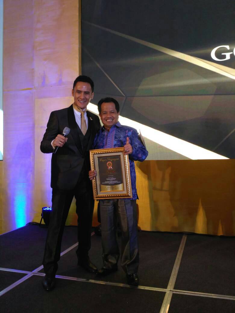Dinilai Getol Melestarikan Sejarah Bangsa, Wabup Ferizal Ridwan Dianugerahi Penghargaan YOKATTA Golden Awards 2017