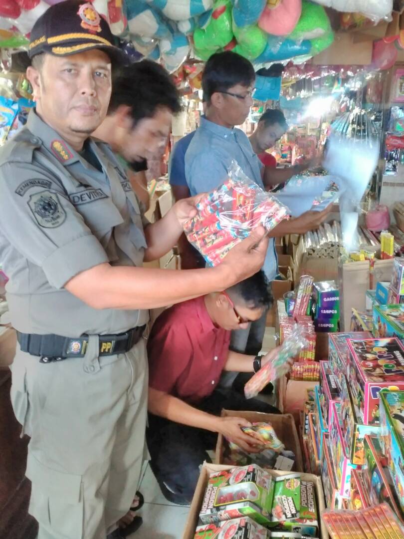 Tim 7 kota Payakumbuh Gelar Razia Pedagang Mercun