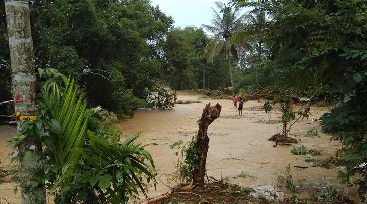 Warga di Bangunkan Oleh Banjir Dan Tanah Lonsor Di Lareh Sago Halaban