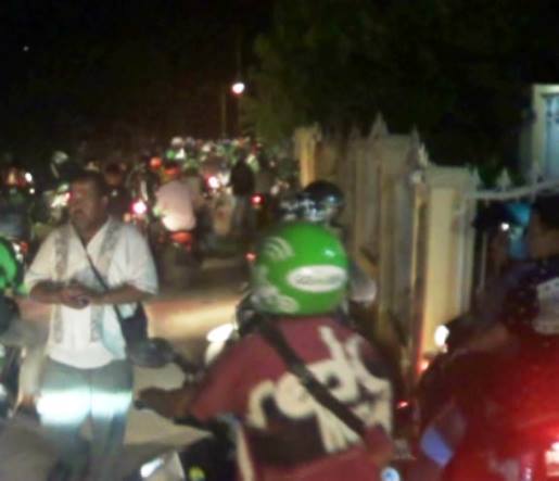 Beredar Info Rekannya Dikeroyok, Ratusan Driver Gojek Sweping di Kota Padang
