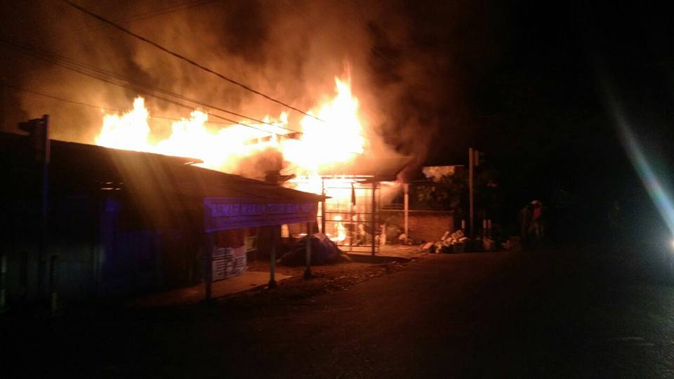 Warung Nasi dan Kedai Harian Kembali Menjadi Korban Keganasan Sijago Merah di Payakumbuh