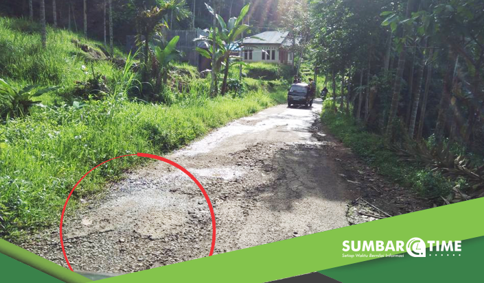 Jalur Transportasi Penghubung Nagari di Ampalu Lareh Sago Halaban Rusak Parah