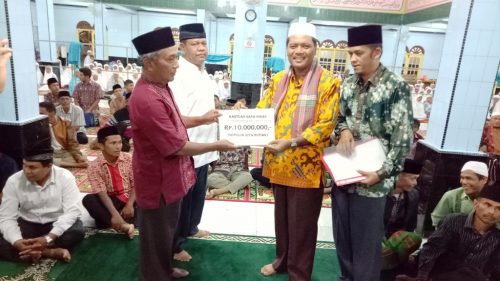 Bupati Limapuluh Kota Berikan Bantuan ke Jamaah Masjid Akhdhar
