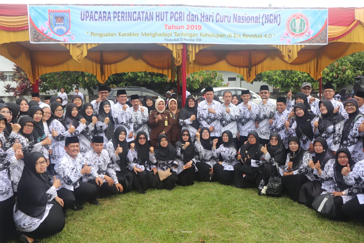 Upacara HUT PGRI Di Payakumbuh, Asisten II Elzadaswarman : Tantangan Guru Di Era Revolusi Industri 4.0 Semakin Besar