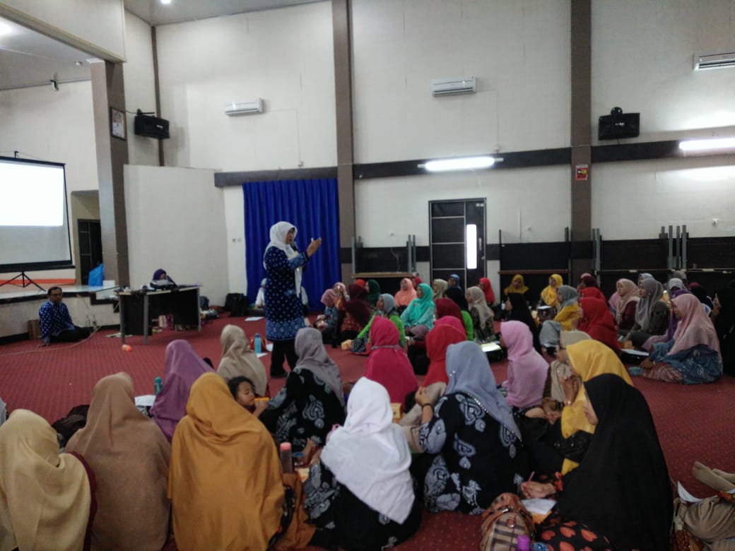 Ratusan Tenaga Pendidik PAUD Ikut Workshop Bersama Prof. Dr. Ir. Netti Herawati, M.Si