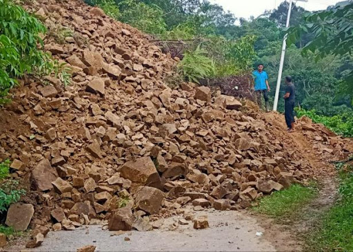 Kabupaten Solok Kembali Diterjang Longsor di Tiga Titik, Seribuan Warga Terancam Terisolasi
