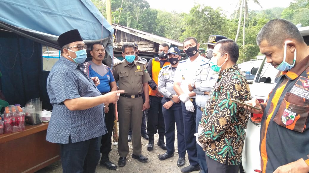 Kunjungi Pos Perbatasan H. Benny Utama Silaturahmi Dengan Petugas Posko Covid-19