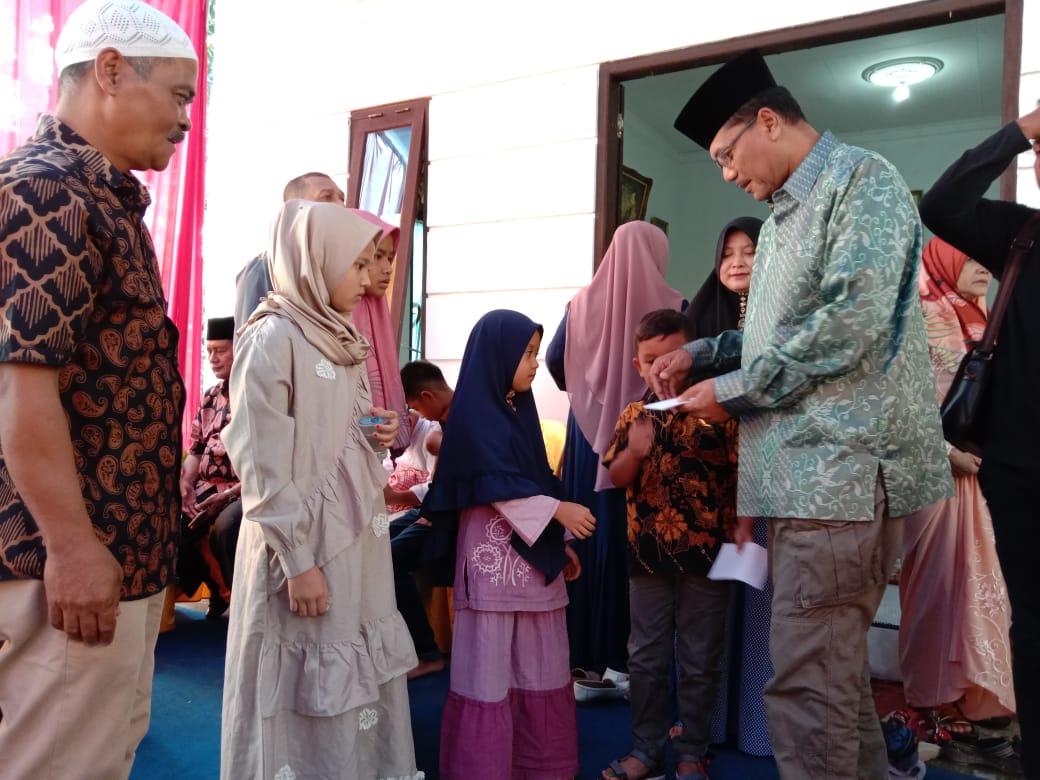 Syukuran, Bupati Irfendi Arbi Berikan Santunan Kepada Anak Yatim