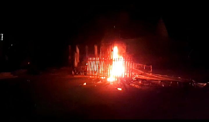 Diduga Ricuh Soal BLT, Ratusan Warga Merangin Jambi Bakar Posko Covid 19
