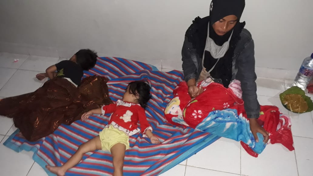 Menjadi Muslimah, Seorang Mualaf Bersama 2 Anaknya Terlantar di SPBU Piladang