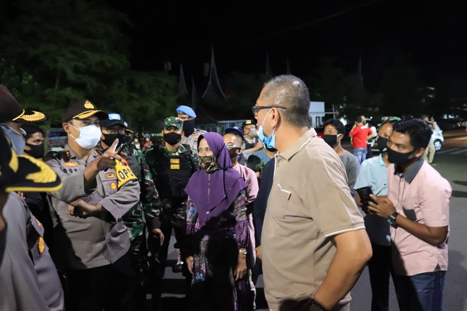 Menyoal Kisruh Pedagang Payakumbuh, Memahami Akar Dua Kepentingan @ By Anton Aruan