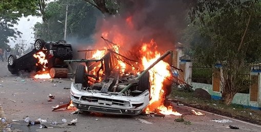 Madina Memanas! Rusuh Terkait BLT, Mobil Wakapolres Dibakar Massa