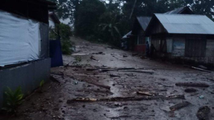 Longsor Terjang 5 Rumah di Agam, Belasan Warga Mengungsi
