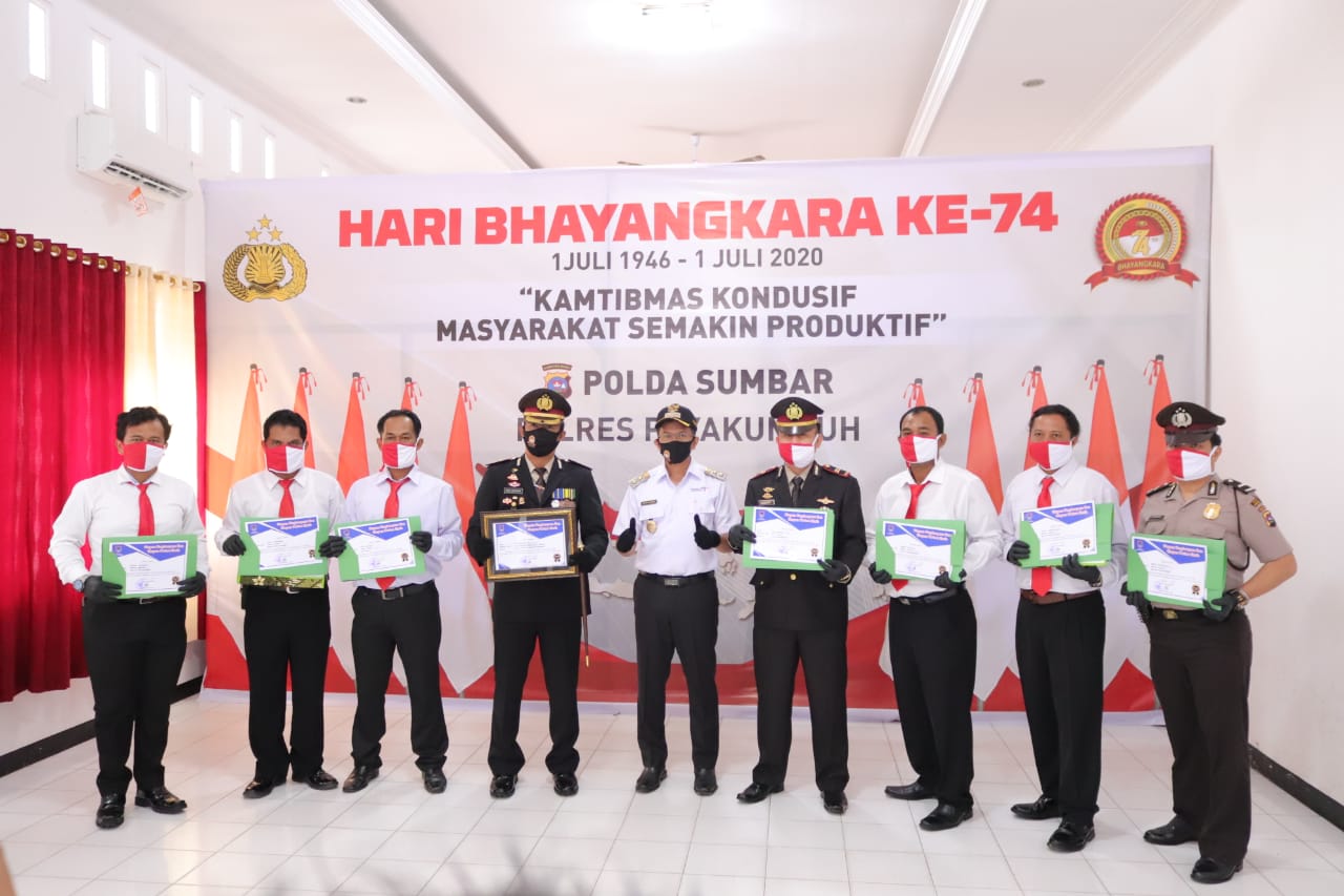 Hut Bhayangkara Ke 74 Wako Payakumbuh Berikan Penghargaan ke Kapolres