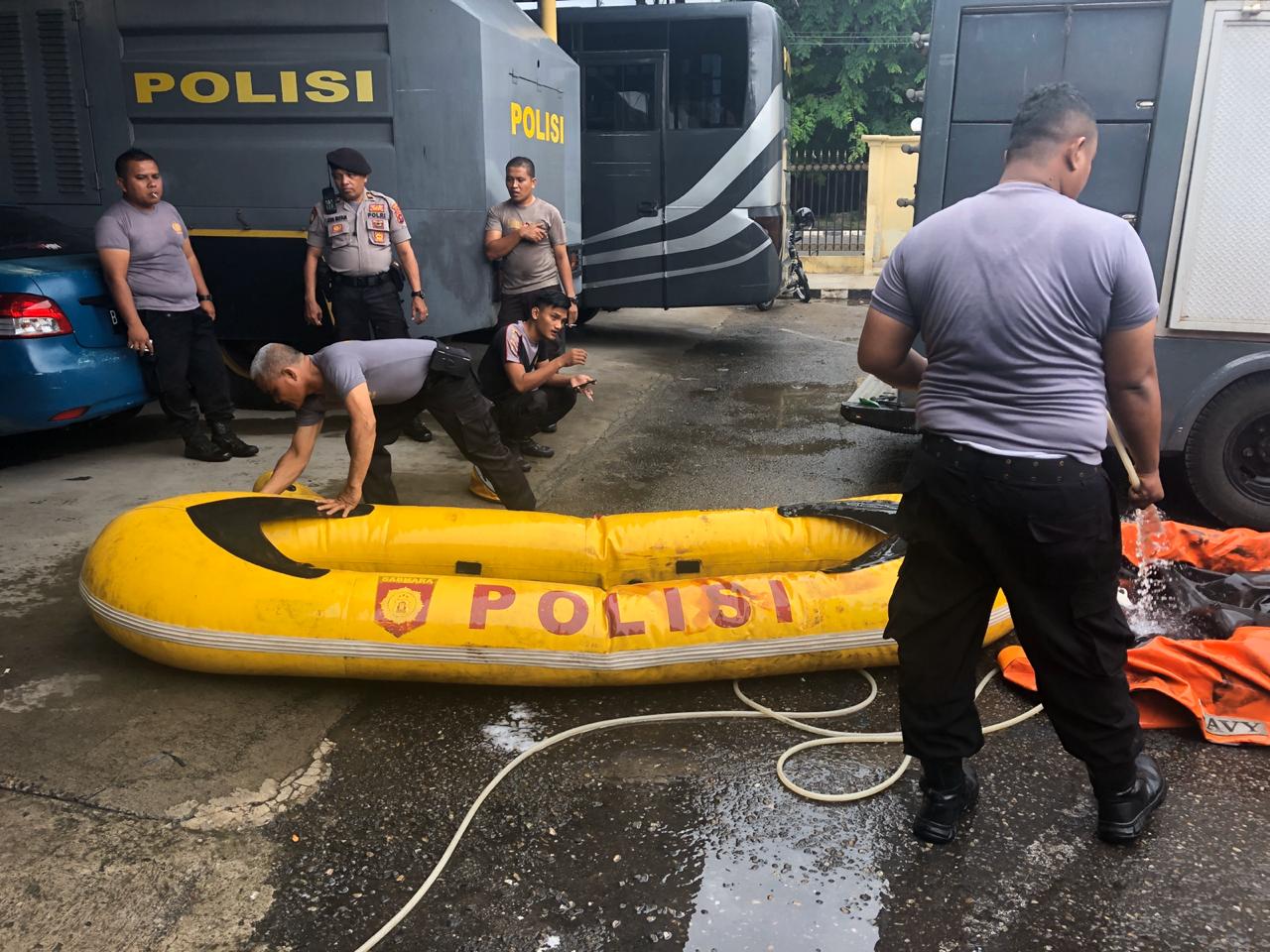 Kapolresta Padang Intruksikan Personil Bantu Masyarakat Terkena Bencana