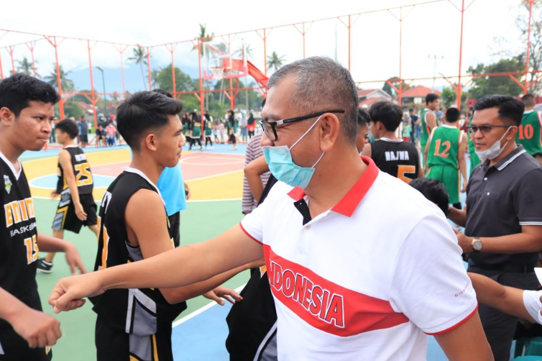 F Win Saksikan Pertandingan Invitasi Bola Basket Di Payakumbuh Bugar 