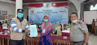 Bupati Limapuluh Kota Serahkan 2600 Sertifikat Untuk Warga Simona