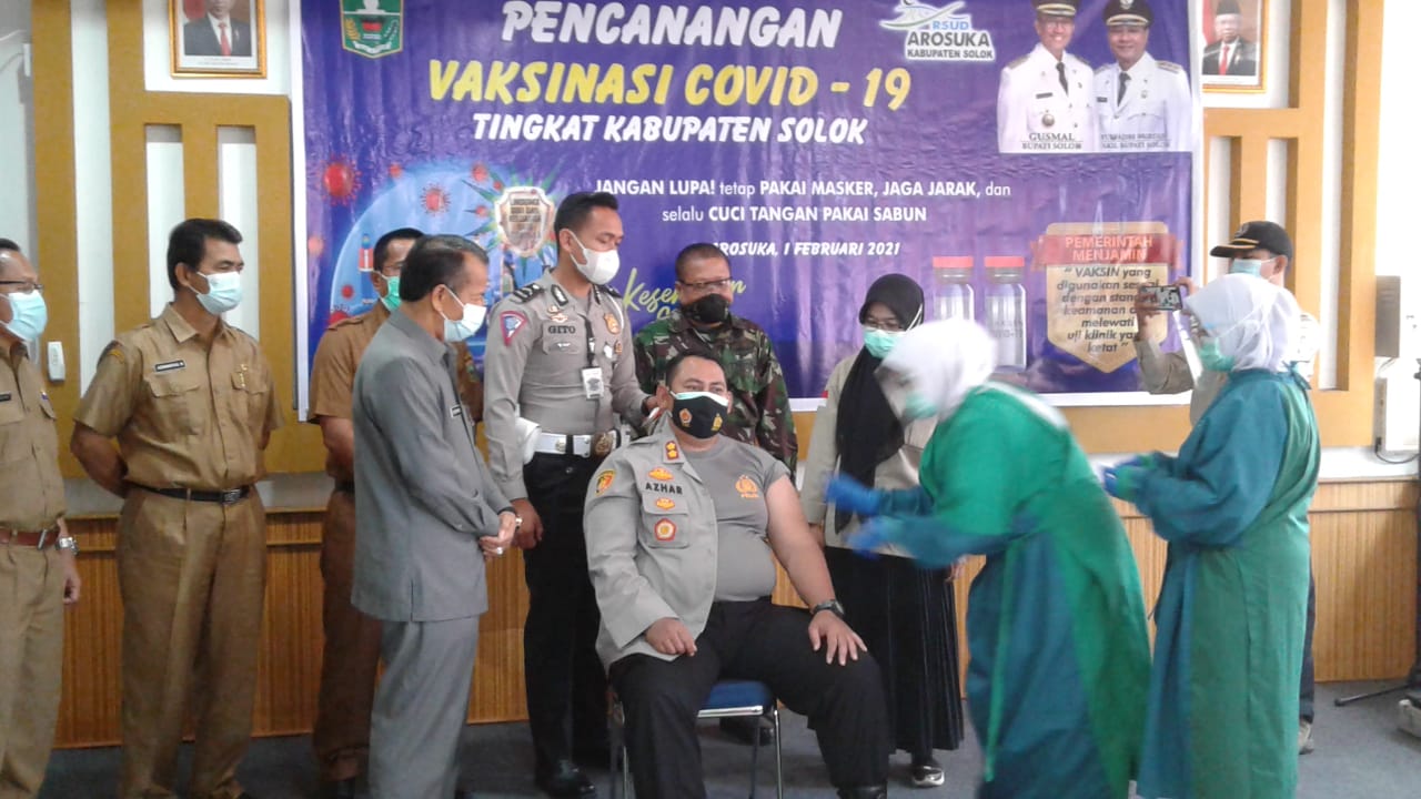 Di Awali 18 Tokoh Vaksinasi Covid-19 di Kabupaten Solok