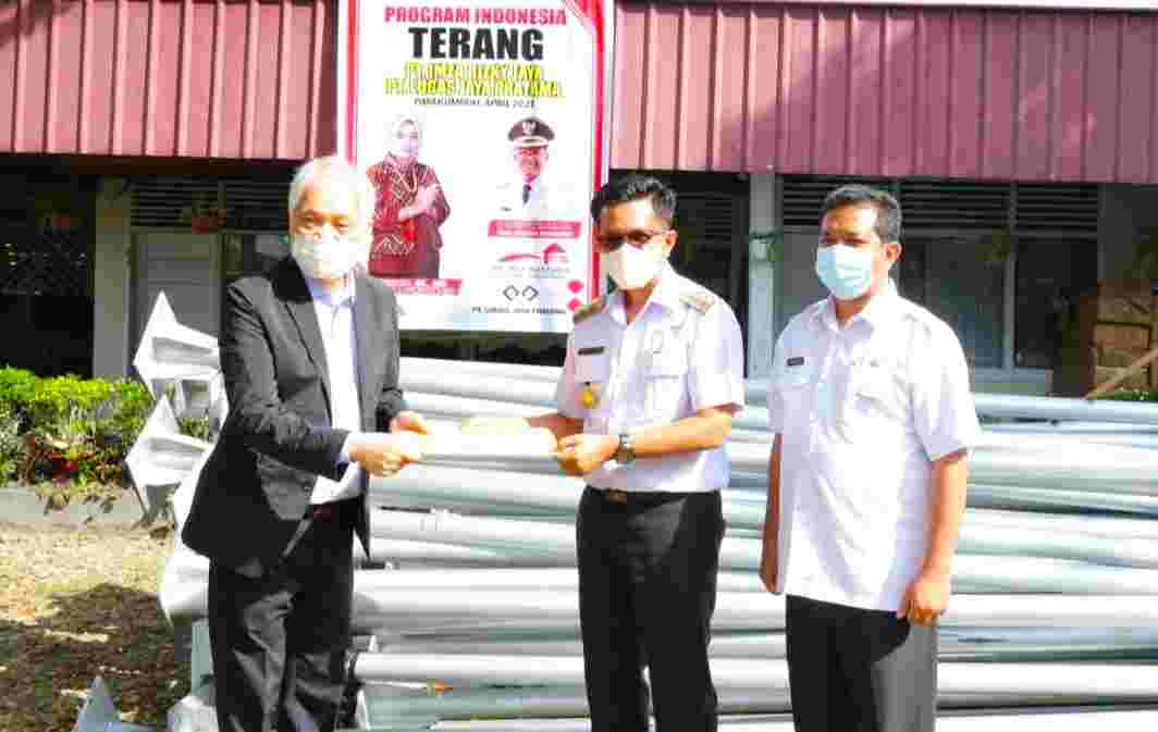 Pemko Payakumbuh Terima Bantuan Lampu Solar Cell Dari PT. Imza Rizky Jaya