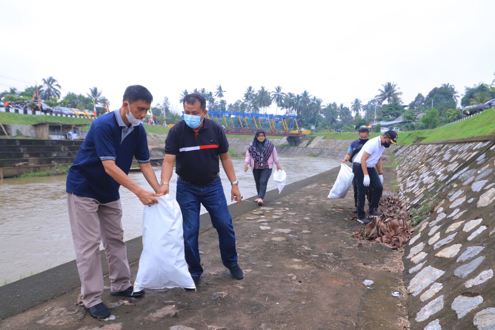Peringati World Cleanup Day, Pemko Payakumbuh Lakukan Aksi Bersih-Bersih Sungai