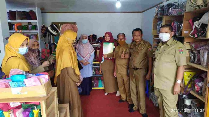 Tingkatkan Pengembangan IKM, DPMPTSPPTK Bukittinggi Studi Ke Payakumbuh