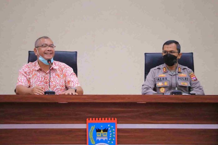Hari Ini Capaian Vaksinasi 65,30 Persen, Riza Falepi Apresiasi Tenaga Kesehatan, ASN, Polri dan TNI
