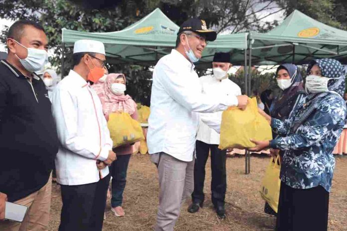 Wako Riza Falepi Dampingi Gubernur Serahkan Bantuan Hortikultura Di Latina