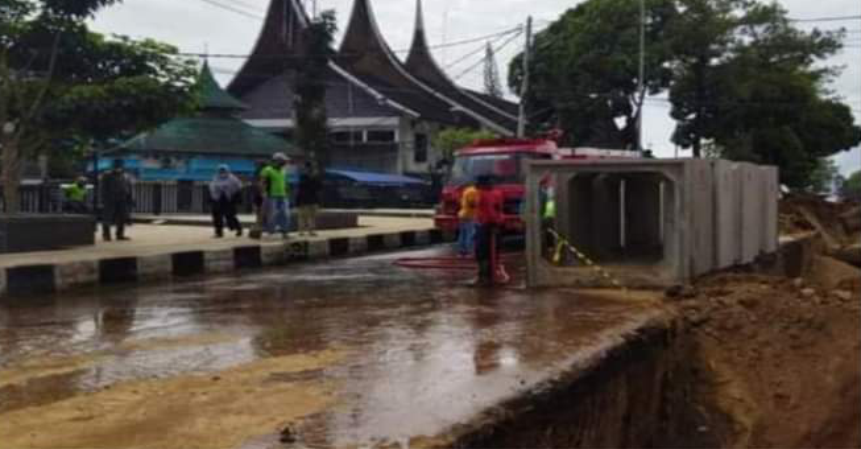 Ini Fungsi Drainase Jalan Perintis Kemerdekaan Hingga Rumah Potong Kota Bukittinggi