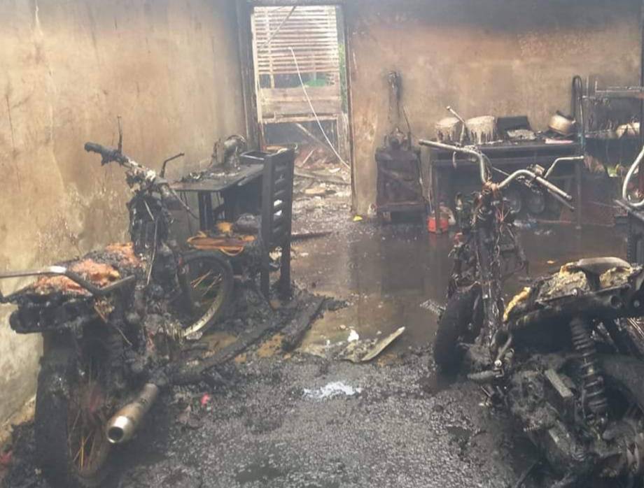 Ditinggal Pergi, Satu Unit Rumah Serta Dua Motor Ludes Terbakar di Limapuluh Kota