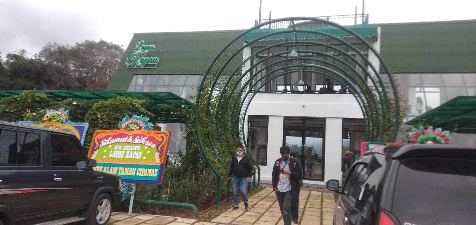 Lapau Kapau, Estetik Dengan View Sawah dan Gunung Sajikan Masakan Asli Kapau