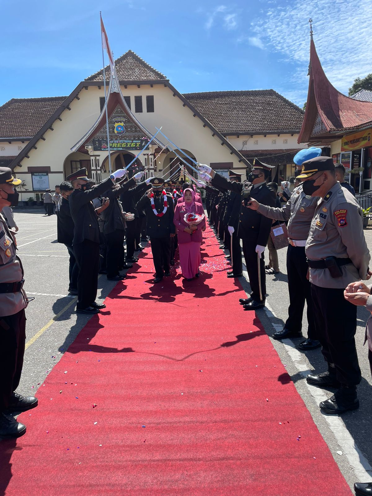 Pelepasan Wisuda Purna Bhakti Anggota Polres Bukittinggi Tahun 2022, Kapolres Berharap Tetap Jalin Sinergitas Dan Silaturahmi