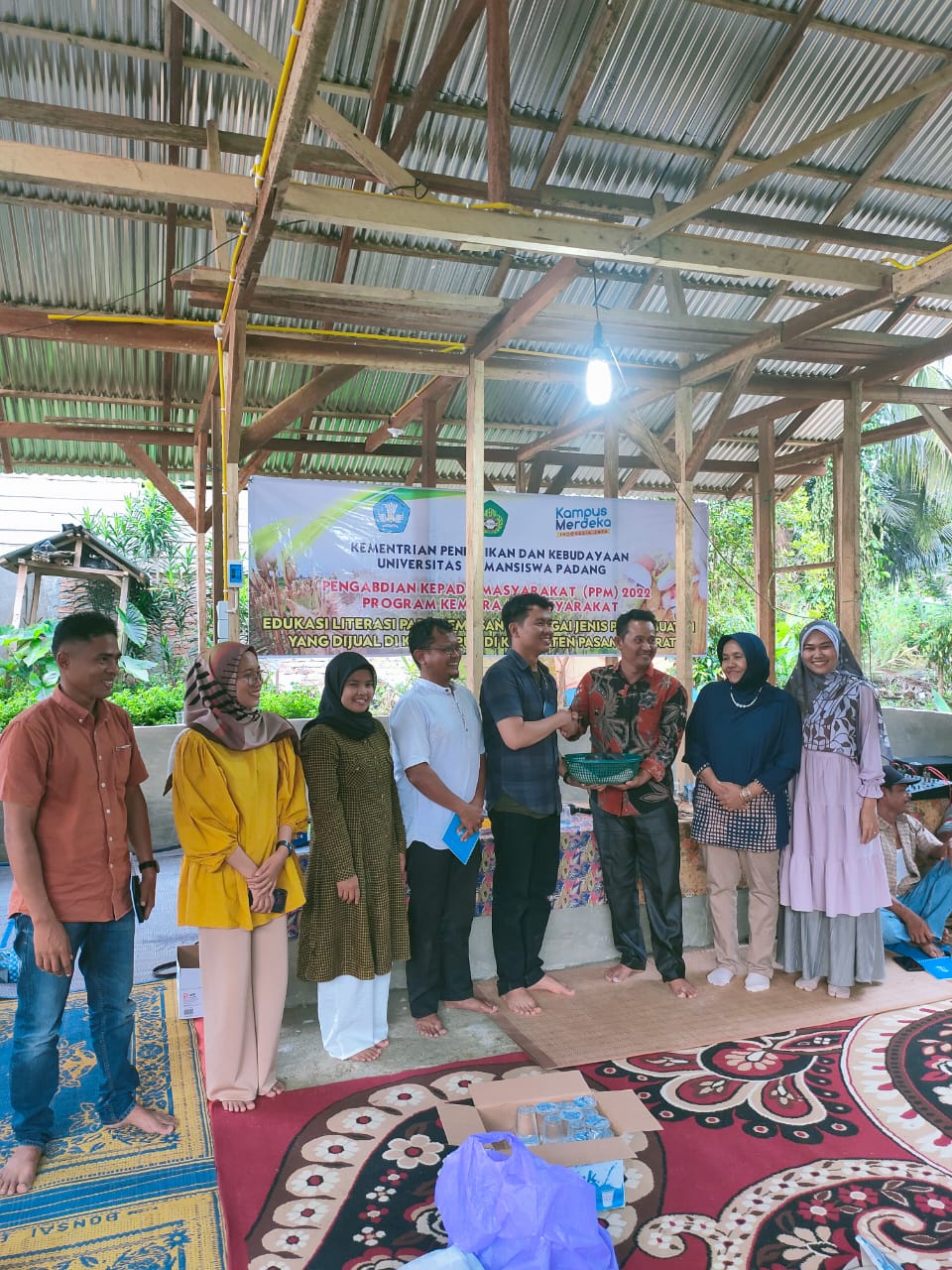 Bijak Memilih Pupuk, Tim PKM Universitas Taman Siswa Padang Mengedukasi Petani Di Pasbar