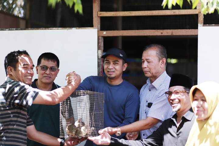 Tingkatkan Ekonomi Kelompok Usaha, Pemko Solok Salurkan Bantuan