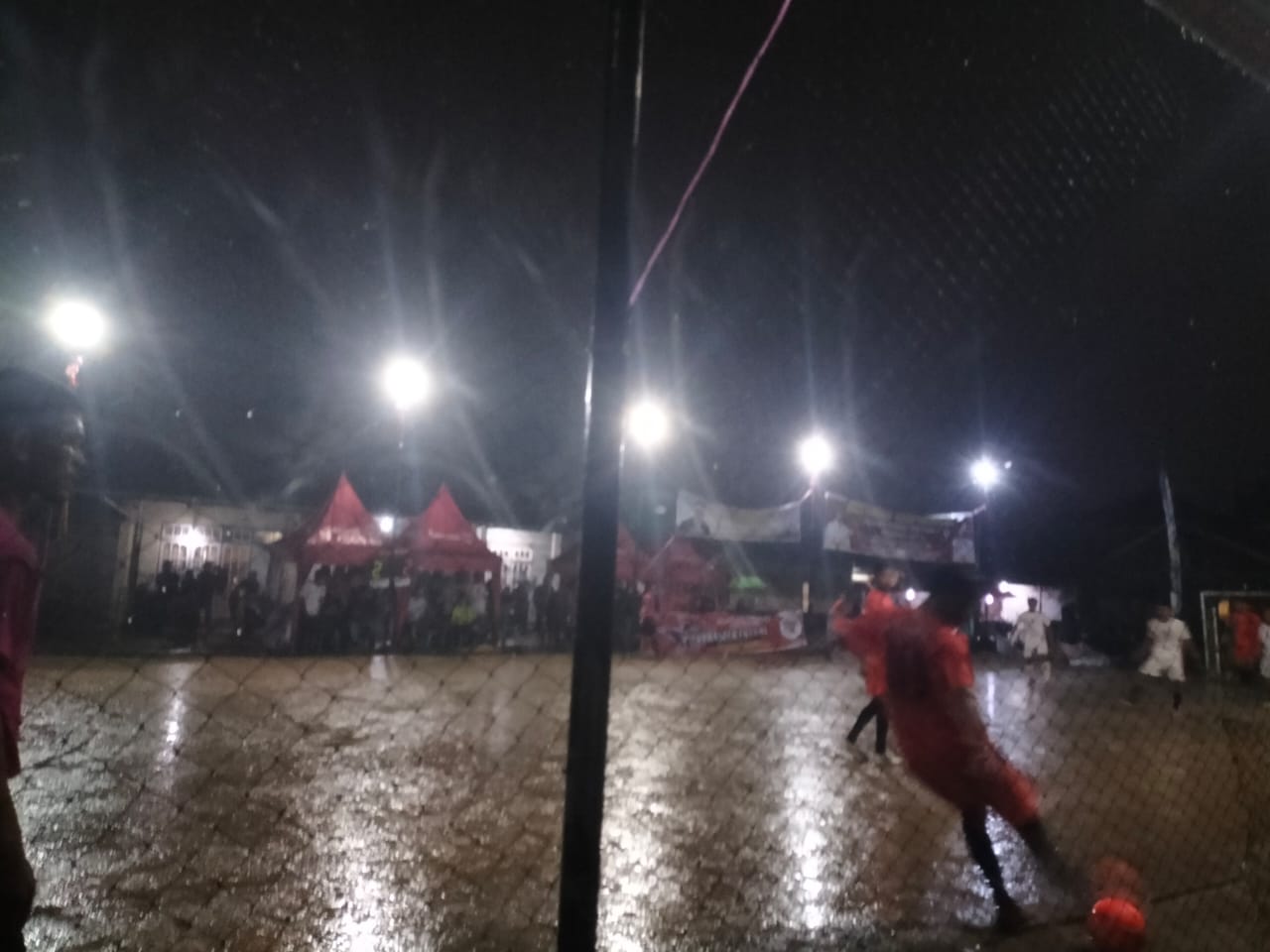 Meski Diguyur Hujan Lebat, Dishub FC Bukittinggi vs Akamsi FC Bukittinggi Hujan Gol