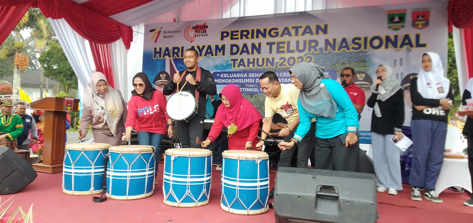 Hari Kedua Perayaan HATN 2022 Sebanyak 500 Siswa SMAN 2 Bukittinggi Melaksanakan Senam Bersama Wagub Di Pelataran Jam Gadang