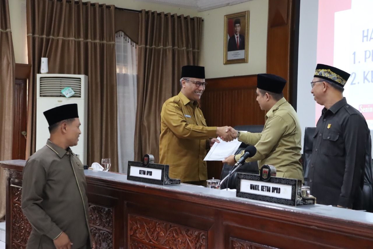 Rapat Paripurna DPRD Bukittinggi Hantaran Dua Ranperda