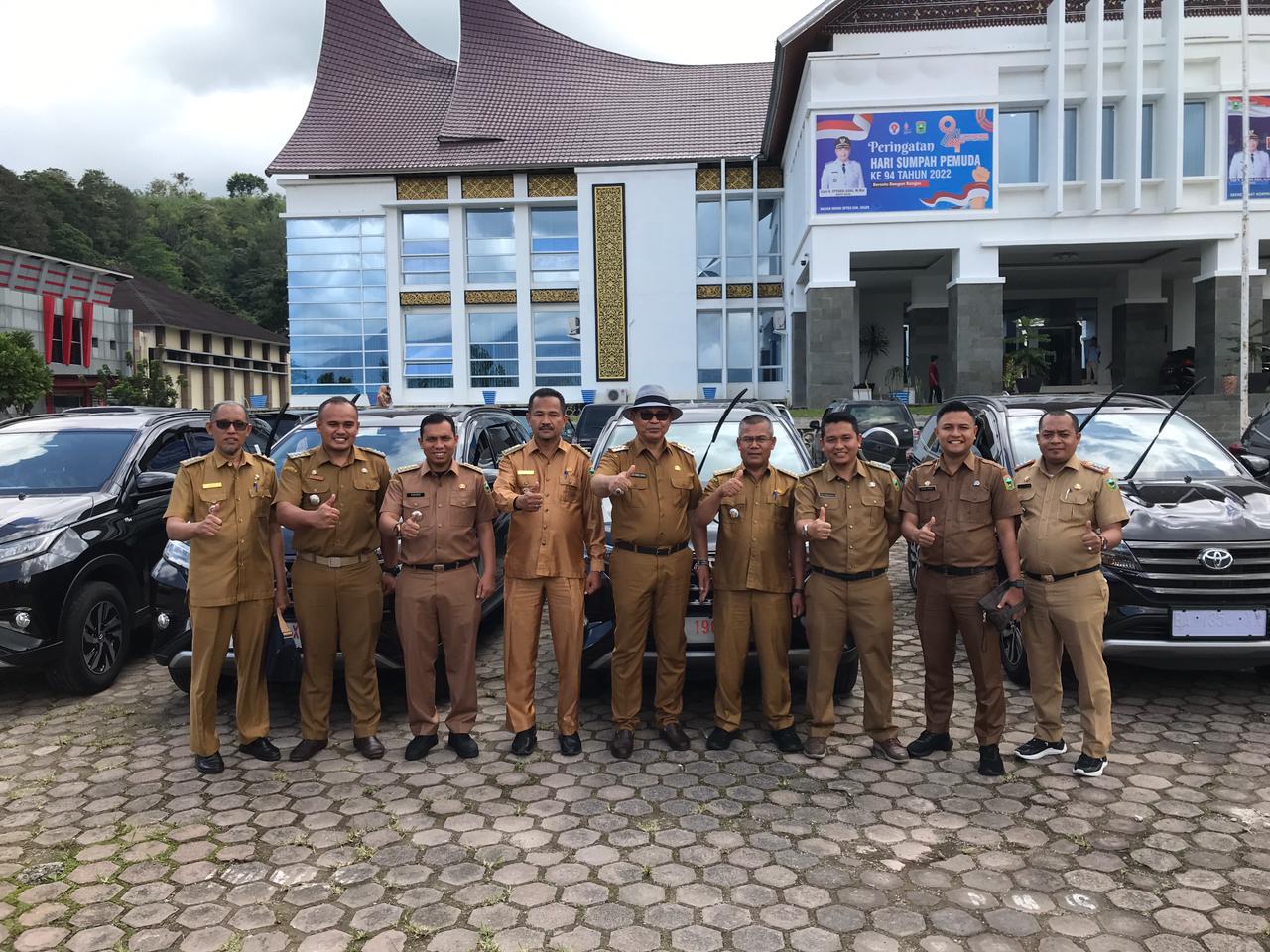 Bupati Solok Apresiasi 8 Camat Dengan Kendaraan Dinas