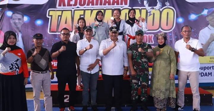 Ini Para Peraih Mendali dan Wasit Terbaik Di Kejurprov dan Open Tournamen Taekwondo Se Sumatera