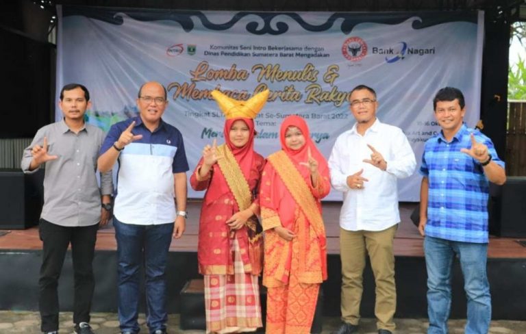 Wako Rida Ananda Apresiasi Lomba Menulis Dan Membaca Tingkat SLTA Se Provinsi Sumbar￼