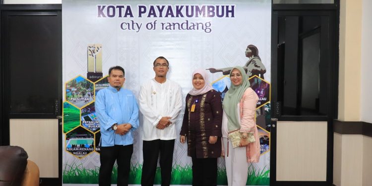 Betemu Pimpinan Bank Nagari Syariah, Pj. Wako Rida Minta Arahkan Program Perbankan Buat Bantu Petani