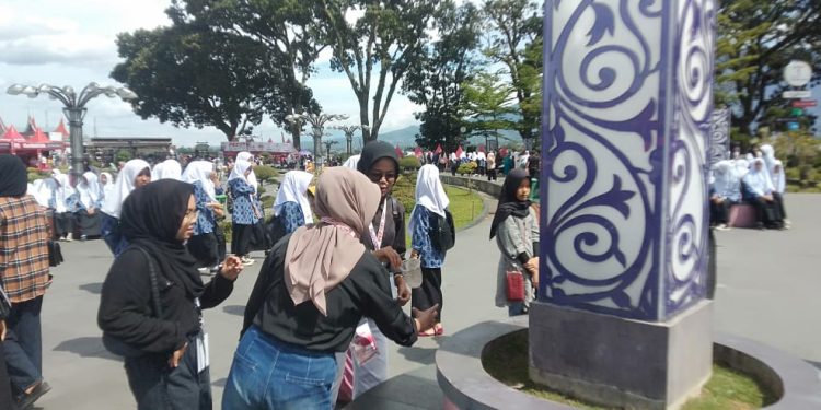 2500 Siswa SMAN Bukittinggi Ikut Menjadi Pemandu Wisata Pada Ajang Pedati Xll