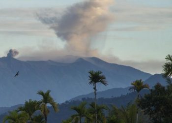 Gunung Merapi Hari ini Terpantau Erupsi Lagi, Warga Diminta Waspada