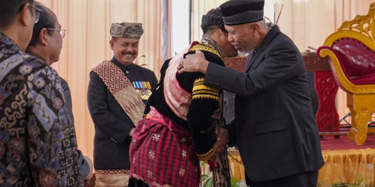 Suku Salo Situjuah Banda Dalam Lantik Penghulu Kaum, Gubernur Mahyeldi Ingatkan Kembali Peran Strategis Pemangku Adat dalam Masyarakat