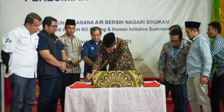 Penuhi Kebutuhan Air Bersih, Gubernur Mahyeldi Resmikan Program Wash Sirukam