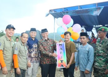 Gubernur Mahyeldi Tinjau Pembangunan Normalisasi Batang Tapan