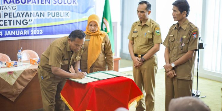 Tekan Perjanjian Kerjasama, Inovasi Ayo Ceting Diaplikasikan Di Pemkab Solok