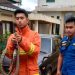 Seorang Warga Bukittinggi Kaget Seekor Ular Piton Masuk Ke Mobil
