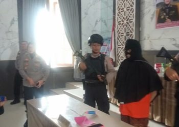 Wanita Pelaku Penganiayaan H. Idris Sanur Diringkus Tim Polresta Bukittinggi