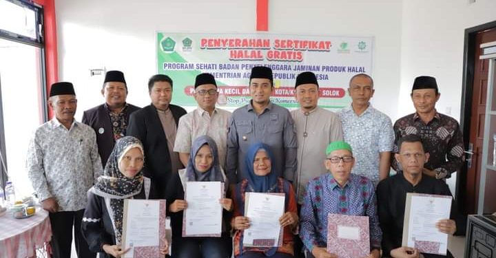 Serahkan Sertifikat Halal, Ade Merta Katakan Ini Adalah Penting