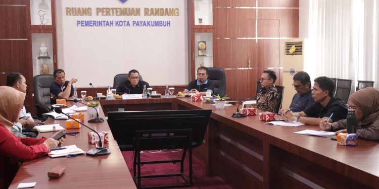 Terkait Langkah Stratedis Pengendalian Inflasi di Daerah Wali Kota Payakumbuh rapat bersama Tim Pengendali Inflasi Daerah (TPID)